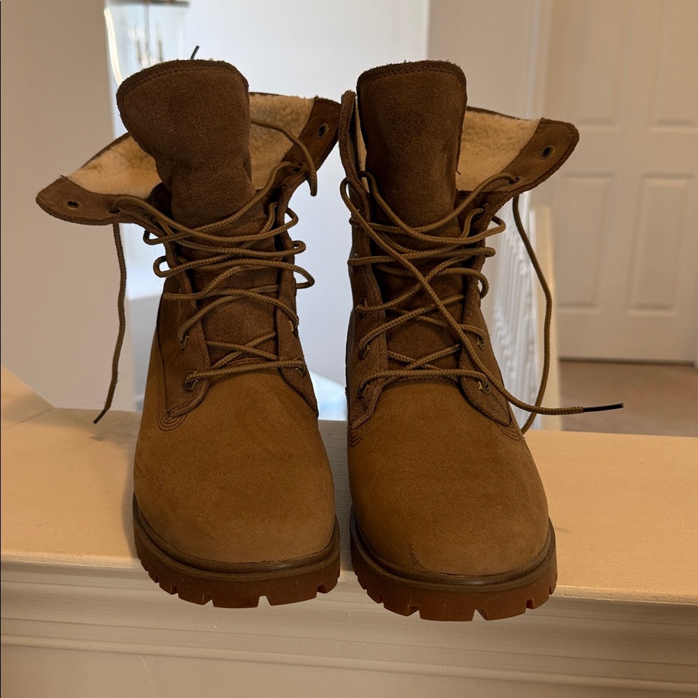 Timberland Women's Tan Lace-Up Boots - Picture 2 of 3